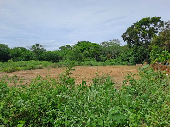 Venta de terreno esquinero en comunidad los Vanegas 5,000 vrs2