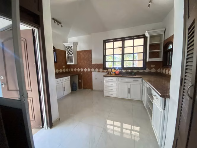 Venta bonita casa en los almendros carretera a Masaya FP - Imagen 4