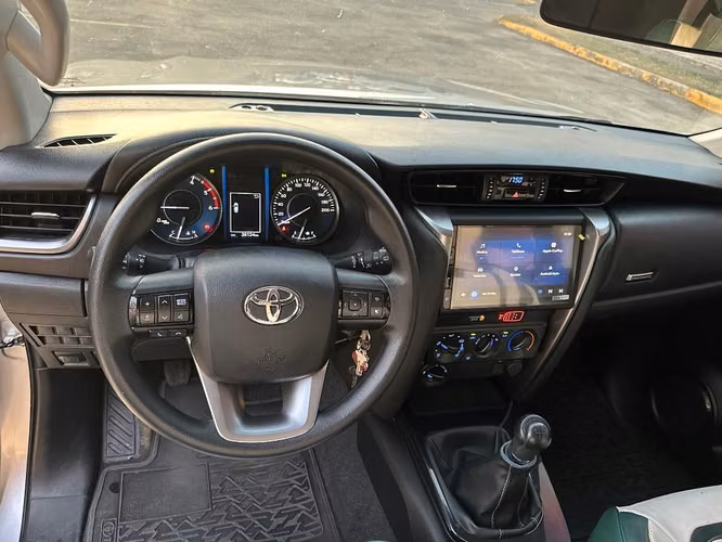 Fortuner 2024 semi nueva