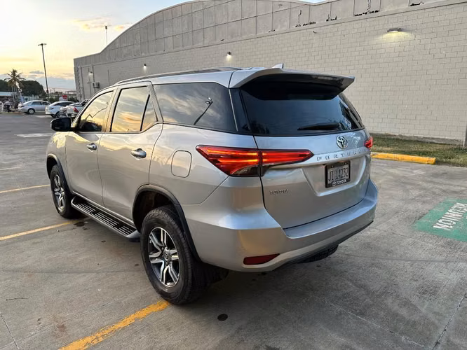 Fortuner 2024 semi nueva
