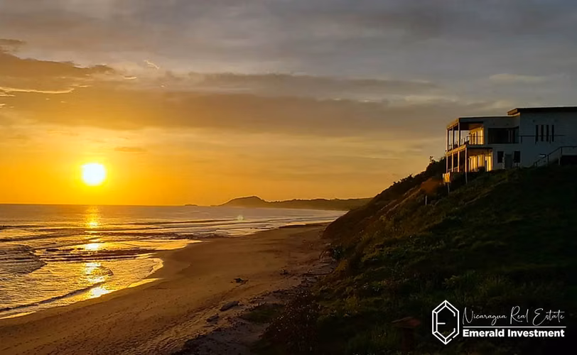 Titled Luxury Beachfront House in Front of Popoyo Surf Break - Imagen 3