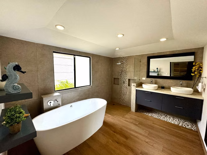 MODERNA CASA EN CARRETERA SUR
