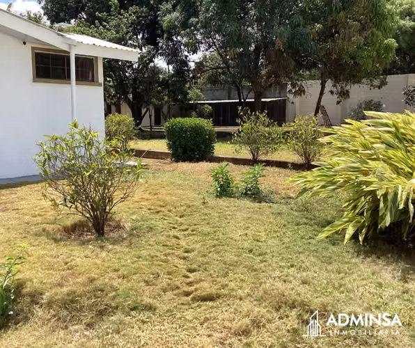 Residencia Exclusiva con Piscina en Colinas de Santa Cruz + Opción de Terrenos - Imagen 9
