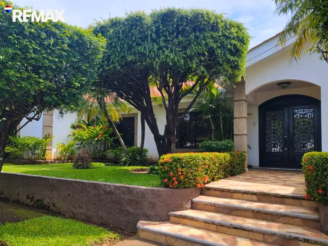 Hermosa y Espaciosa Casa en Venta – Carretera a Masaya, km 12