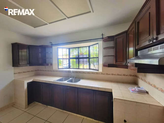 Hermosa y Espaciosa Casa en Venta – Carretera a Masaya, km 12 - Imagen 5