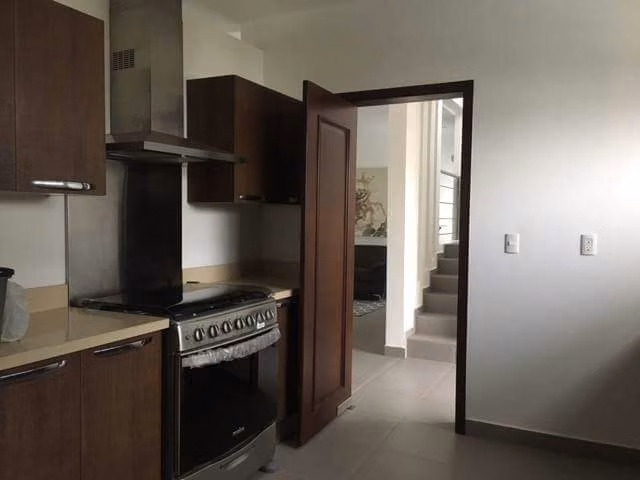  Se renta casa full amueblada con piscina privada  - Imagen 13