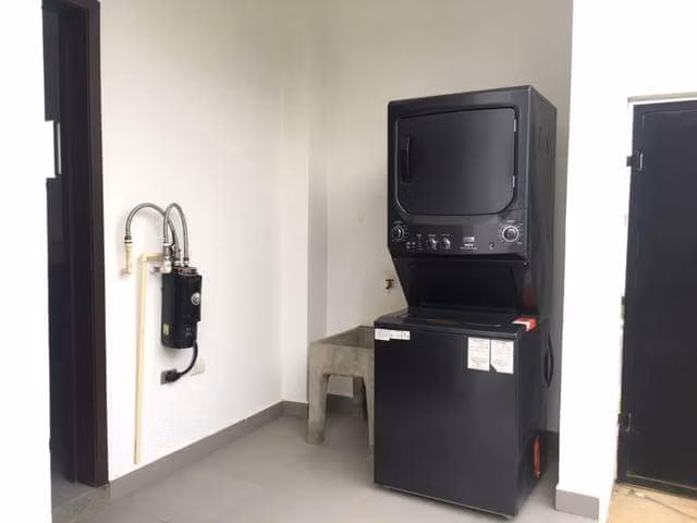  Se renta casa full amueblada con piscina privada  - Imagen 14