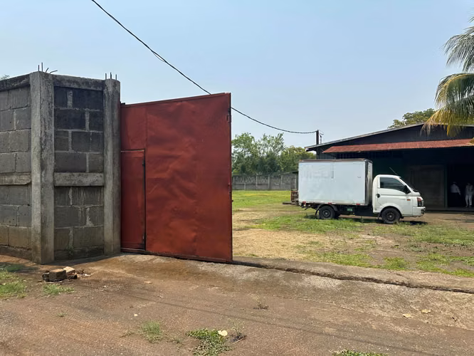 CARRETERA MASAYA - SE VENDE PARA INVERSION TERRENO + BODEGA,