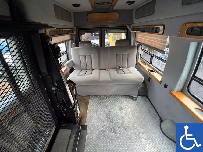 FORD E-250 2006