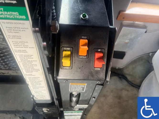 FORD E-250 2006