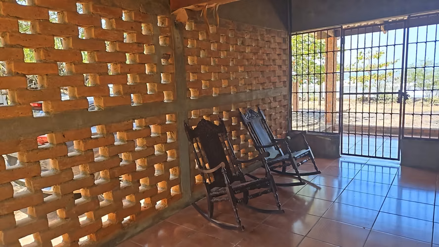 KC- Se vende Terreno y casa frente a Playa Masachapa/ Pochomil