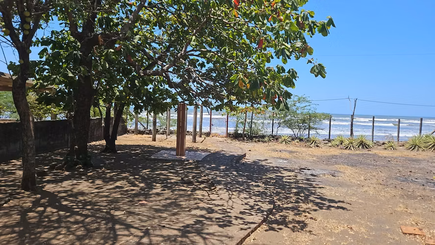 KC- Se vende Terreno y casa frente a Playa Masachapa/ Pochomil