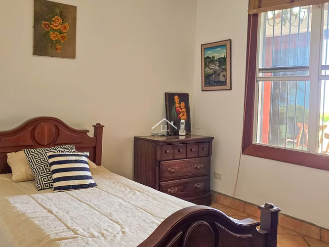 LL-Se Vende Hermosa Casa en Carretera Sur con Amplio Apartamento Integrado