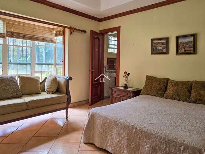 LL-Se Vende Hermosa Casa en Carretera Sur con Amplio Apartamento Integrado