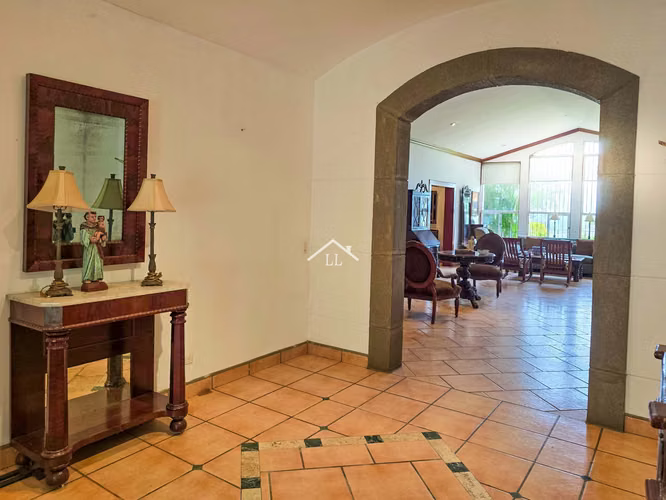 LL-Se Vende Hermosa Casa en Carretera Sur con Amplio Apartamento Integrado