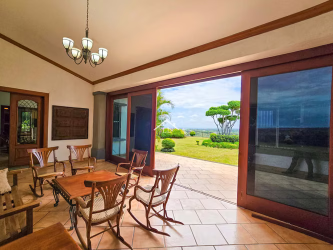 LL-Se Vende Hermosa Casa en Carretera Sur con Amplio Apartamento Integrado