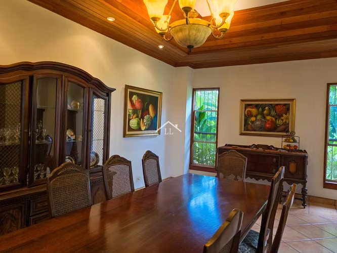 LL-Se Vende Hermosa Casa en Carretera Sur con Amplio Apartamento Integrado