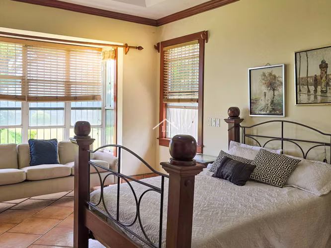 LL-Se Vende Hermosa Casa en Carretera Sur con Amplio Apartamento Integrado
