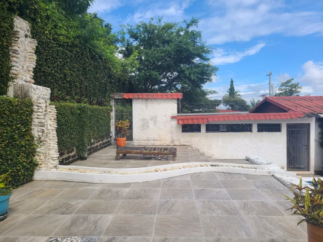 MIRADOR DE SANTO DOMINGO - SE VENDE PROPIEDAD ESQUINERA
