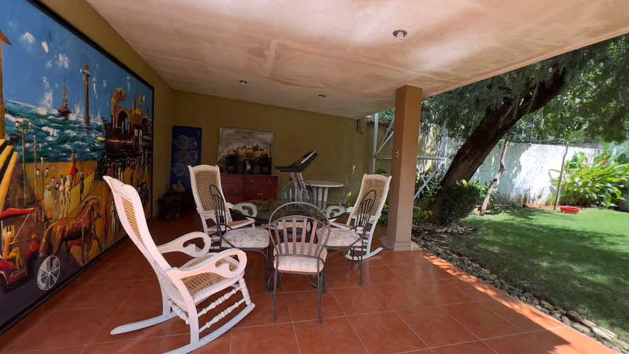 Casa en villa fontana con terreno amplio