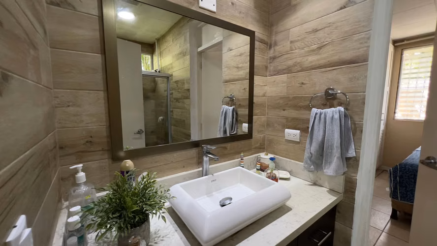 Casa en villa fontana con terreno amplio
