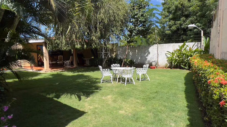 Casa en villa fontana con terreno amplio