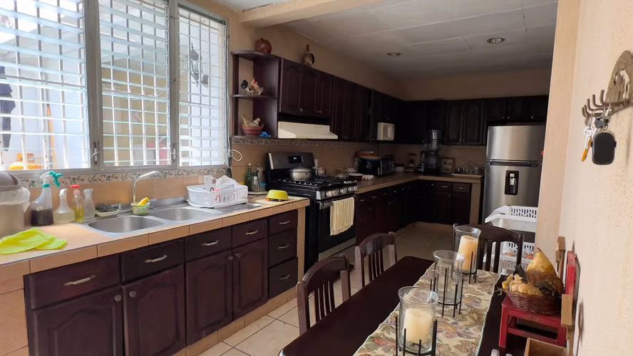 Casa en villa fontana con terreno amplio