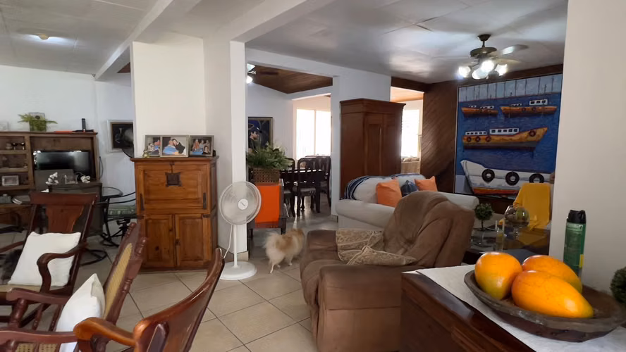 Casa en villa fontana con terreno amplio