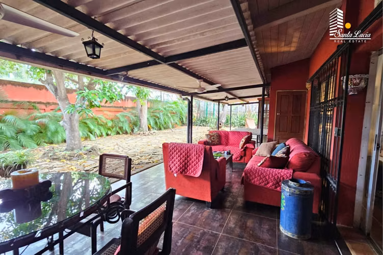 Cómoda Casa en Venta en Carretera Sur - IY