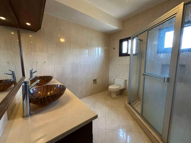 Casa en Venta en Exclusivo Condominio en Las Colinas!