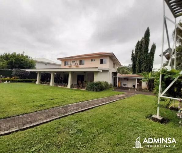 Magnífica Residencia con Piscina y Jardines
