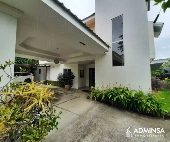Magnífica Residencia con Piscina y Jardines