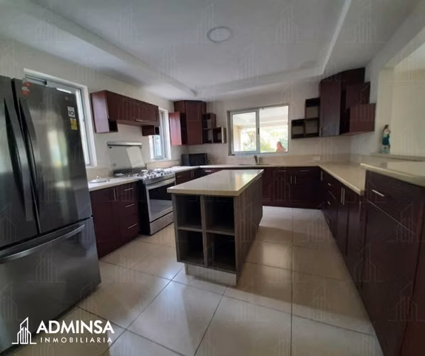 Magnífica Residencia con Piscina y Jardines