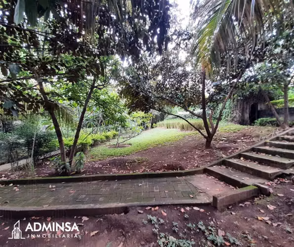 Magnífica Residencia con Piscina y Jardines