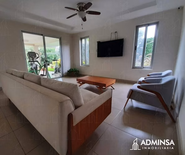 Magnífica Residencia con Piscina y Jardines