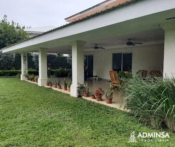 Magnífica Residencia con Piscina y Jardines