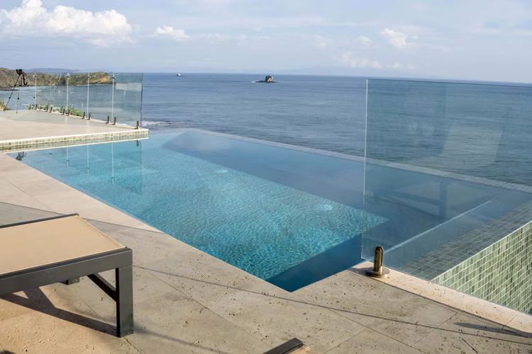 Casa Blanca - Oceanfront Luxury Retreat in Exclusive Punta Diamante, Playa Remanso