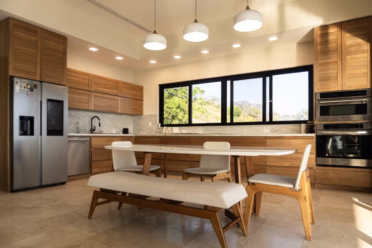 Casa Blanca - Oceanfront Luxury Retreat in Exclusive Punta Diamante, Playa Remanso