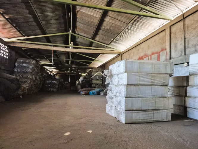 LL-Se Renta Local/ Bodega de 390 m² en el Mercado Oriental - Imagen 2