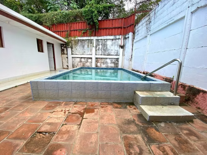 Casa en venta – Residencial Los Arcos, Managua FP