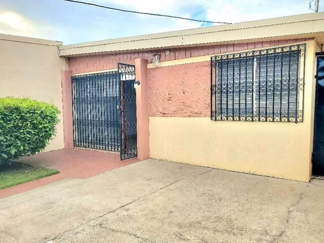 Híbrido comercial y vivienda Bosques de Altamira