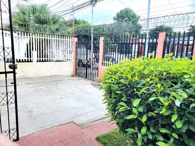 Híbrido comercial y vivienda Bosques de Altamira