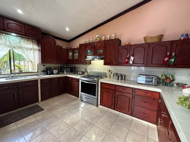 AM - SE VENDE CASA DE UN PISO EN LOMAS DE VERACRUZ