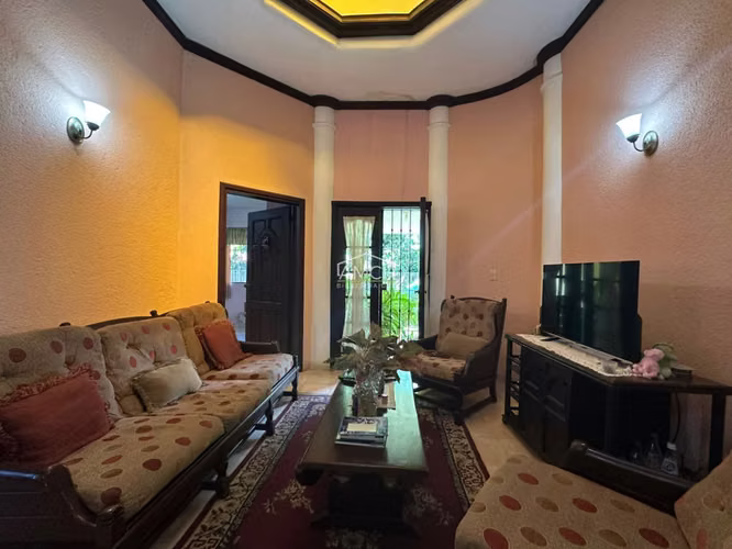 AM - SE VENDE CASA DE UN PISO EN LOMAS DE VERACRUZ