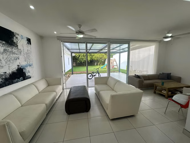 Se Renta Casa en Las Colinas - Imagen 4