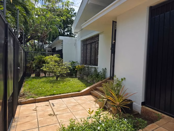 FP/  ¡GANGA! Venta de casa en Bolonia – Calle principal $140,000 - Imagen 8
