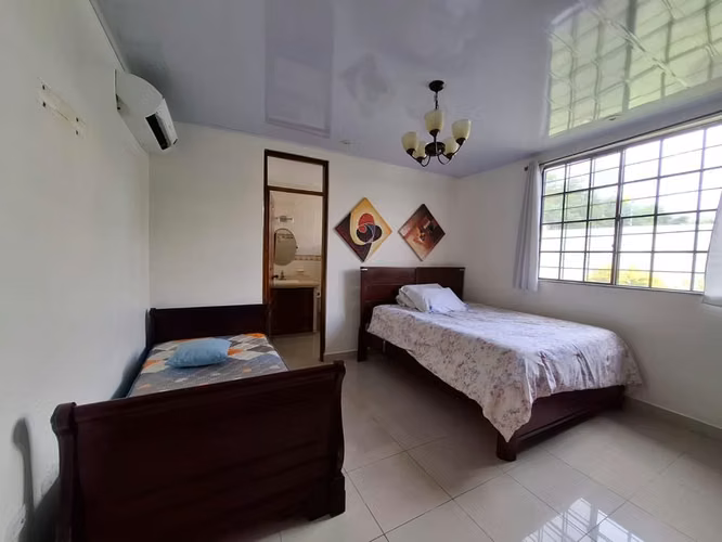 FP/ En venta: Amplia casa con piscina en Las Colinas $370,000