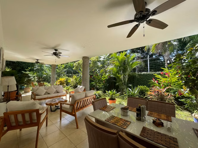 FP/  Se Vende Casa en Colinas de Santa Cruz – ¡Espaciosa y segura! $240,000
