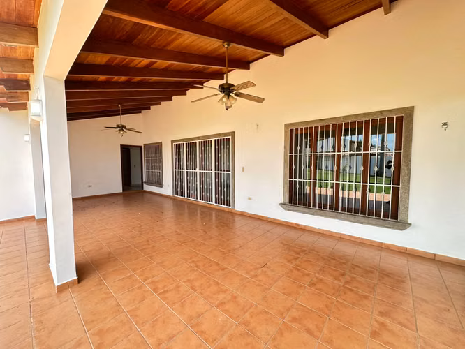 Renta de Casa Privada – Excelente Ubicación