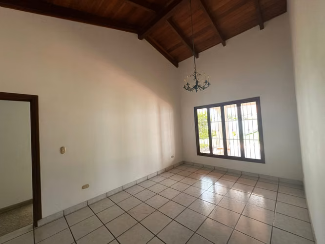 Renta de Casa Privada – Excelente Ubicación